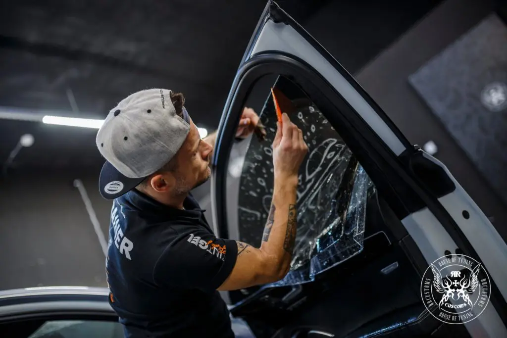 Lifecar ustalar avtomobil tuning ishlayapti